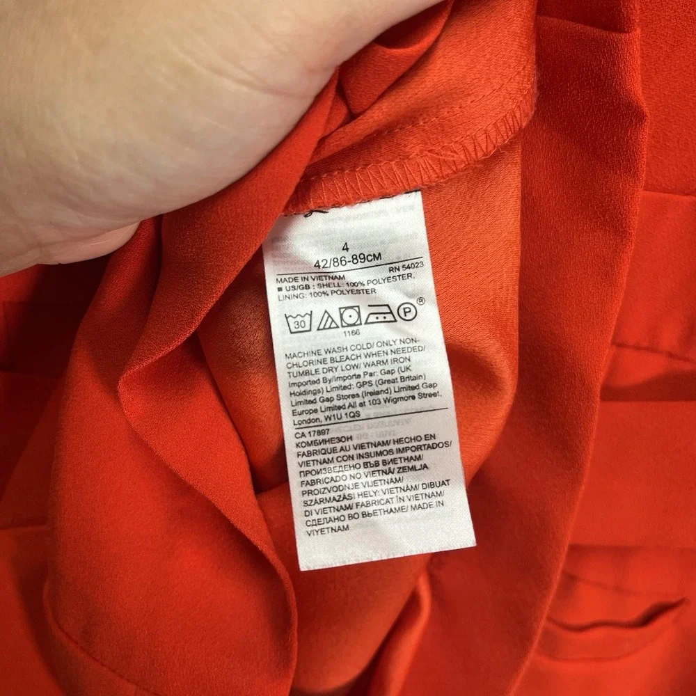 Banana Republic very good